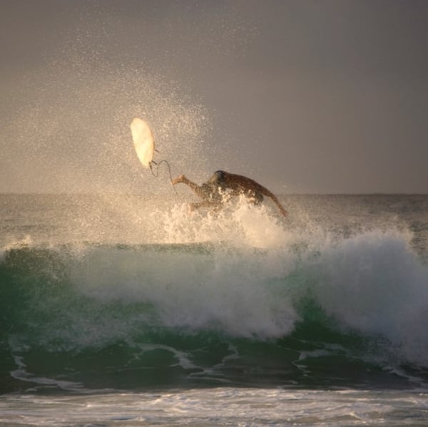 surfing-wipeout_istock_157382179.jpg
