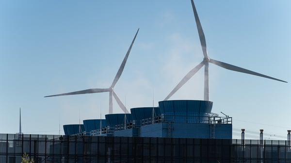 Data centre with wind turbine